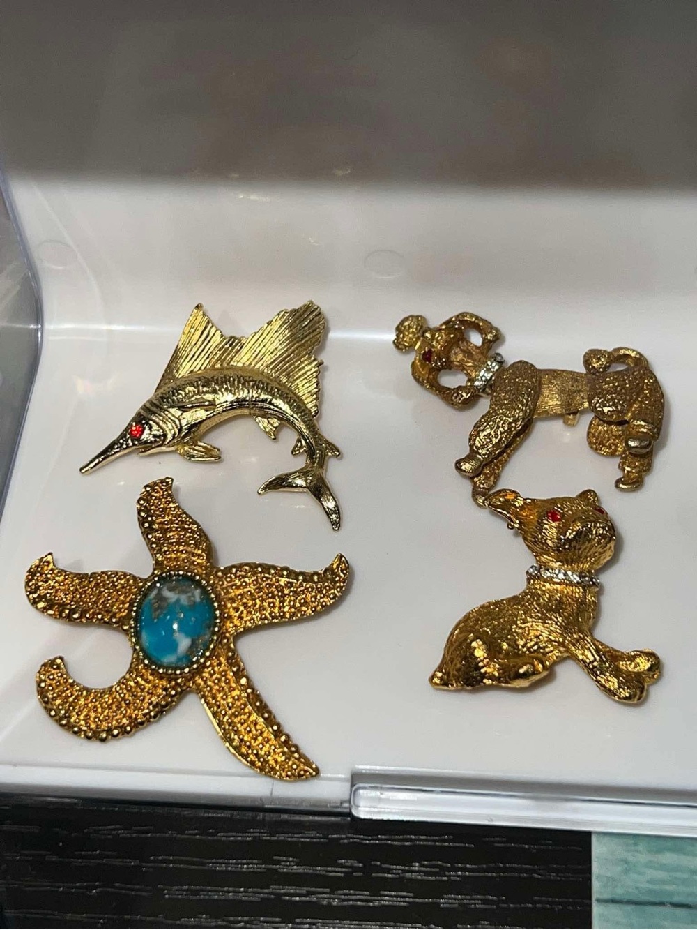 Vintage goldtone 4 PC brooch lot